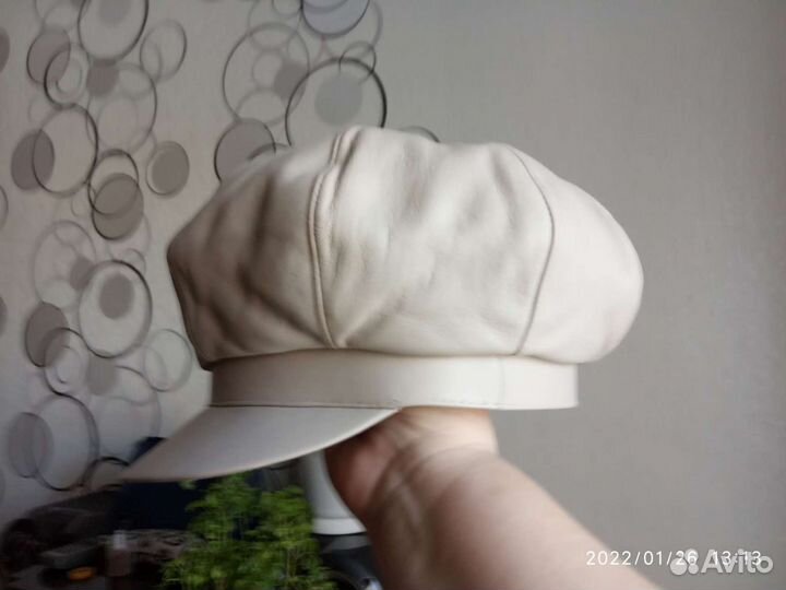 Кепка кожаная женская