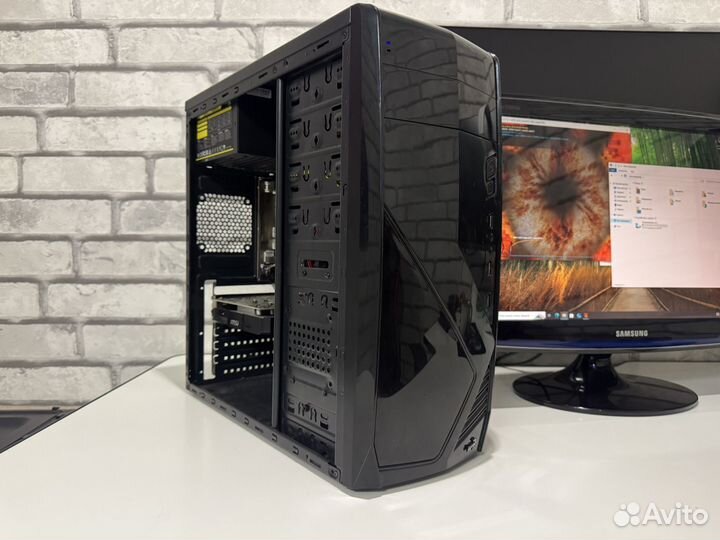 Игровой компьютер с монитором I5-7400+550 4gb