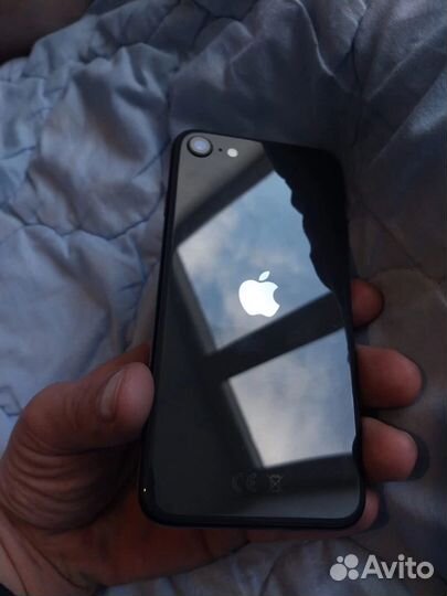 Телефон iPhone se 2020