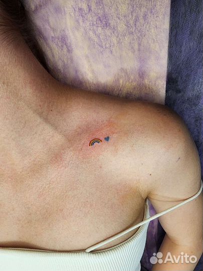 Модель на татуировки мини тату