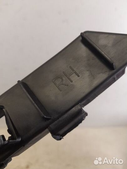 Кронштейн бампера задний правый Hyundai Solaris 1