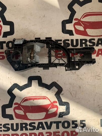 Кронштейн ручки двери левый Vw Passat B6 2.0 tfsi