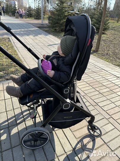 Прогулочная коляска с реверсивным блоком