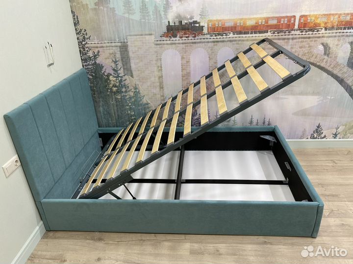 Кровать односпальная с матрасом