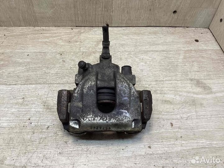 Суппорт задний правый Volvo V70