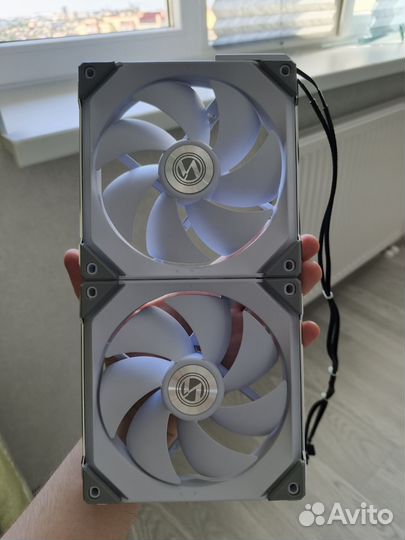 Как новые Lian LI UNI Fan SL140 2 штуки+контроллер