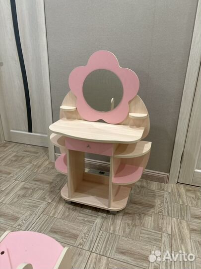 Туалетный столик ромашка
