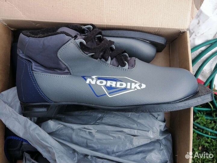 Лыжные ботинки