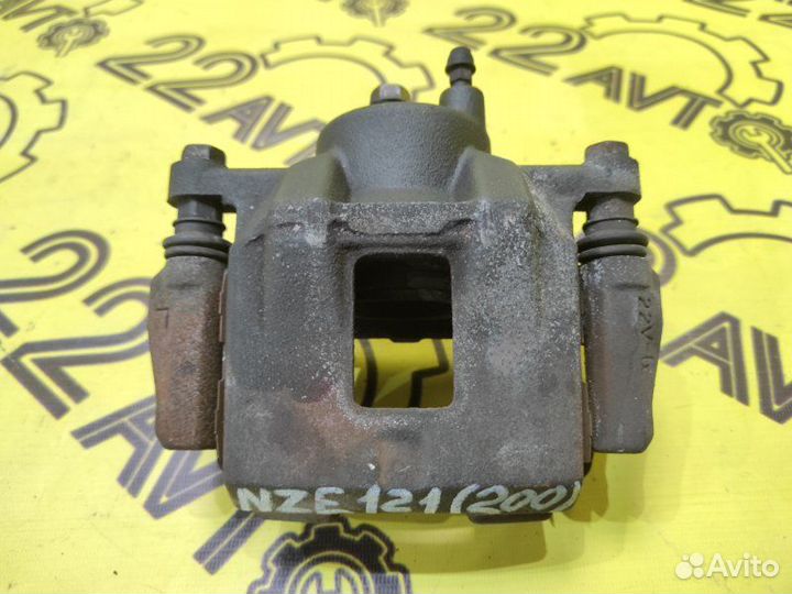 Суппорт передний левый Toyota Corolla Allex NZE121