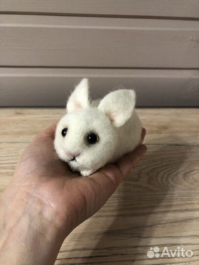 Кролик игрушка из шерсти
