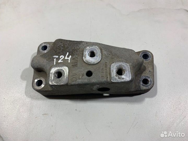 Кронштейн кпп Skoda Octavia A5