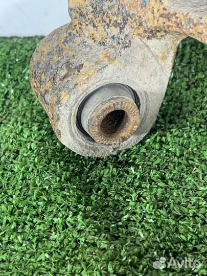 Кулак поворотный задний Toyota Celica ZZT231