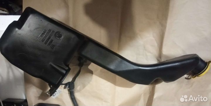 Бачок омывателя Opel Zafira B