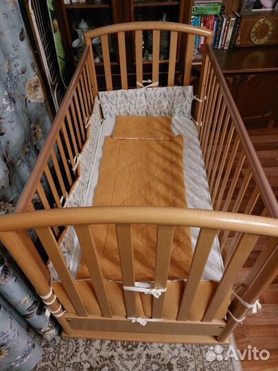 Детская кроватка с маятником Piccolino