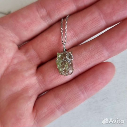 Апатит кулон с зелёным апатитом натуральный камень