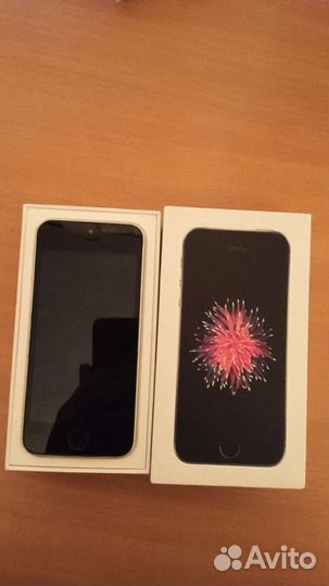 Телефон iPhone SE