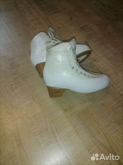 Ботинки для фигурного катания
