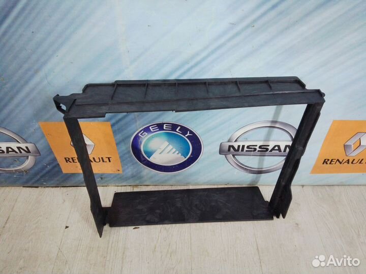 Дефлектор Кожух радиатора Renault sandero stepway