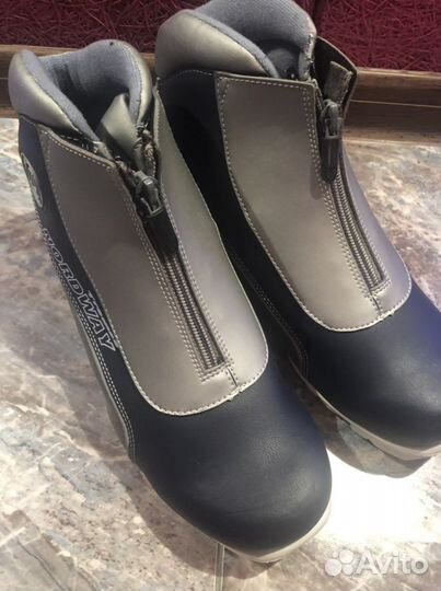 Лыжные ботинки