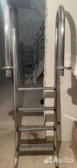 Лестница Контек для бассейна