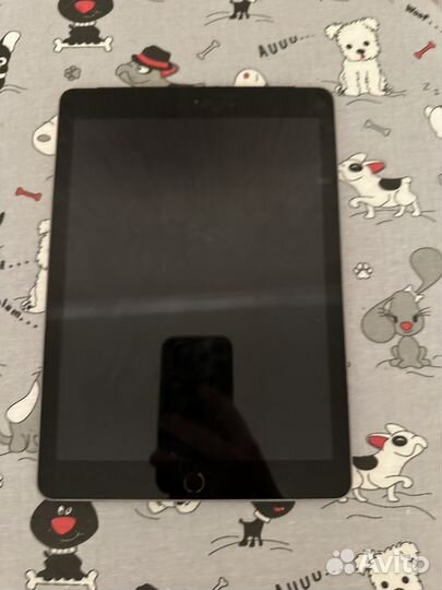 iPad 9,7 2018 gen 6 32gb Wi-Fi + Celluar