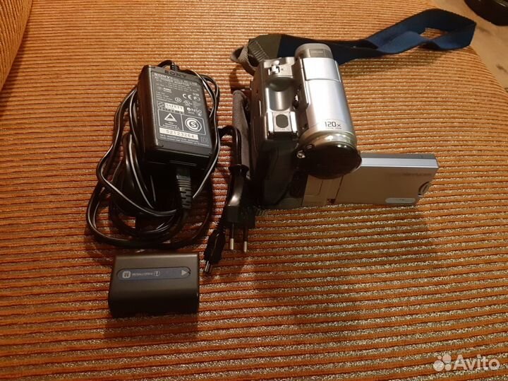 Продам новую видео-камеру sony DCR-TRV 14E