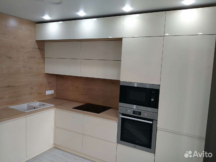 Кухонный гарнитур выставочный образец