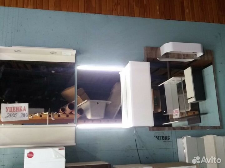 Зеркало со шкафчиком 85х63