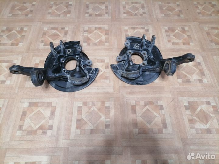 Кулак поворотный задний Toyota Avensis T250