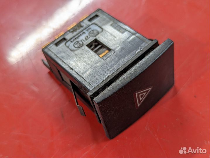 Кнопка аварийной сигнализации Volkswagen Pointer