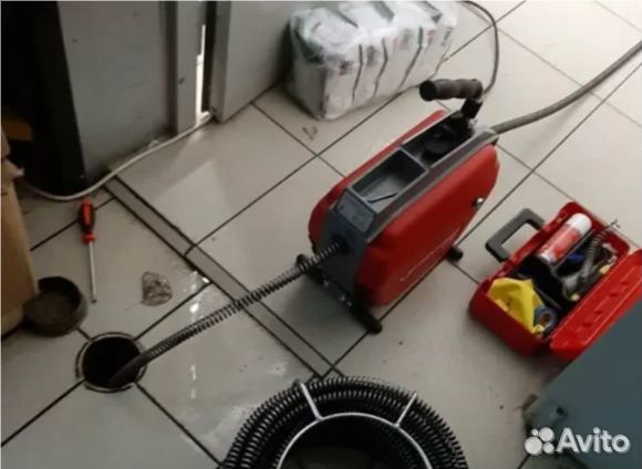 Устранение засора в канализации, прочистка трубы