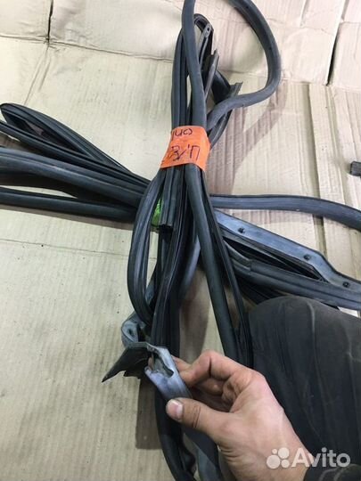 Уплотнители дверей Mercedes-Benz W140