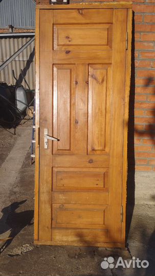 Дверь входная деревянная с коробкой