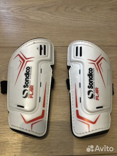 Детские щитки футбольные