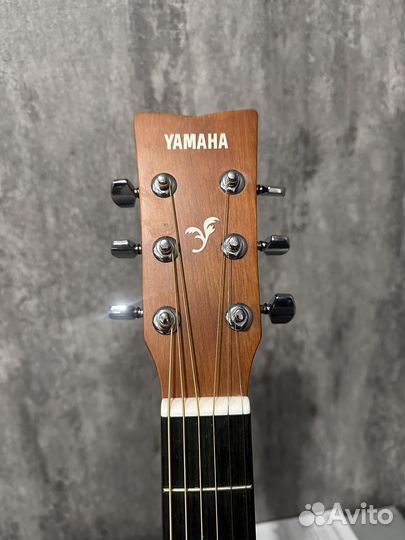 Акустическая гитара yamaha