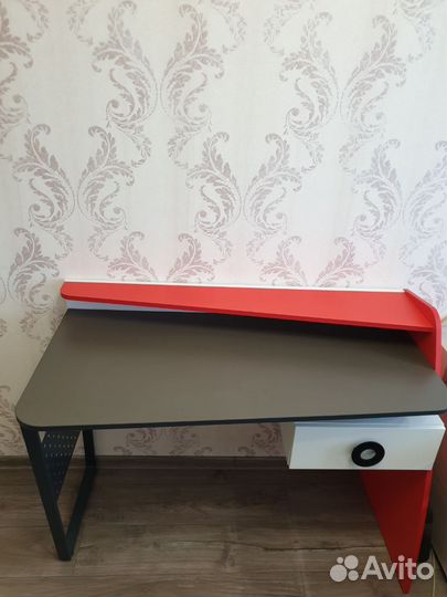 Компьютерный стол бу 8 месяцев