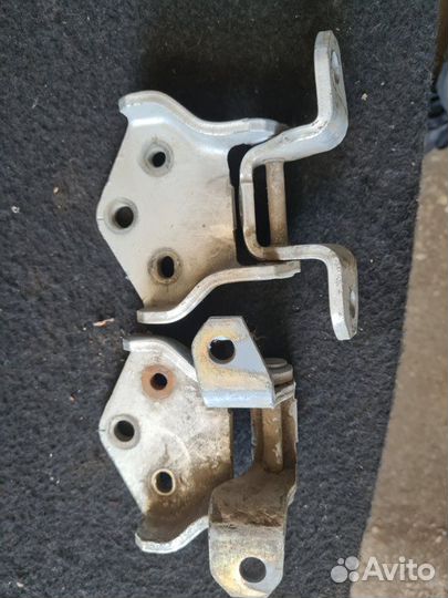 Петля двери Mitsubishi Pajero 3 3.5 2001