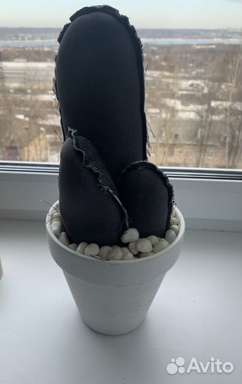 Искусственные цветы в горшках