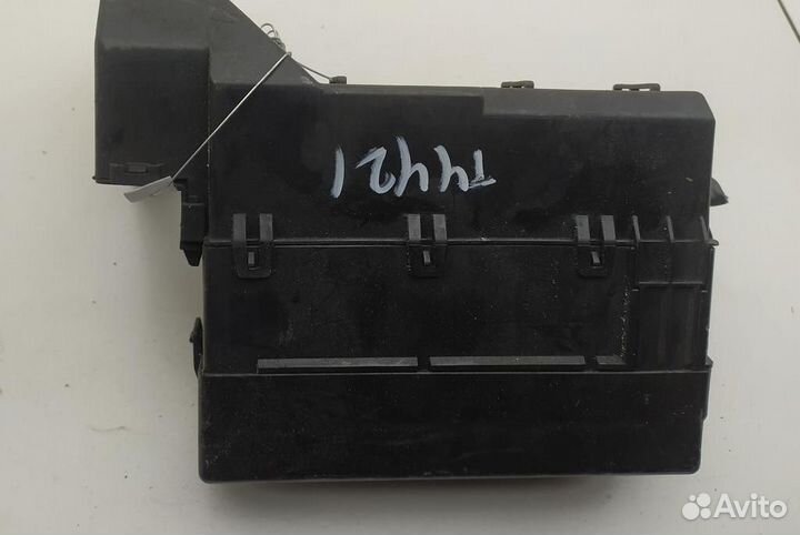 Блок предохранителей Nissan Tino