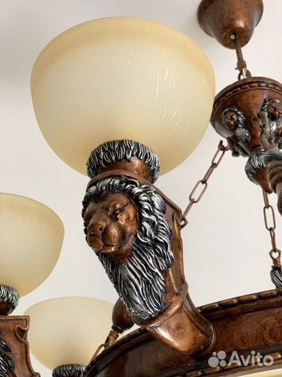 Люстра со львами