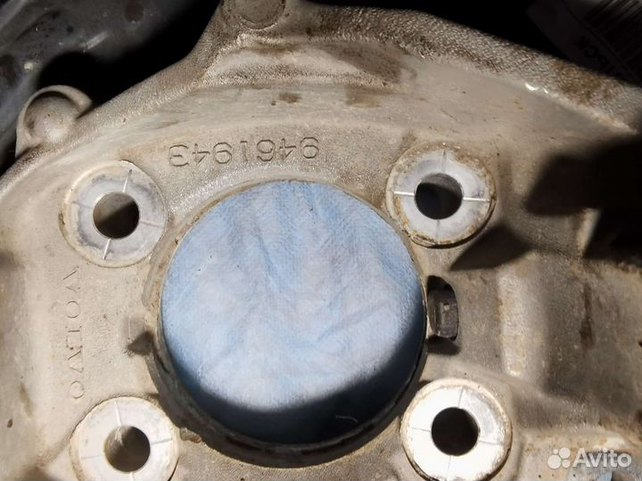 Кулак поворотный Вольво S60 S80 V70 00-09