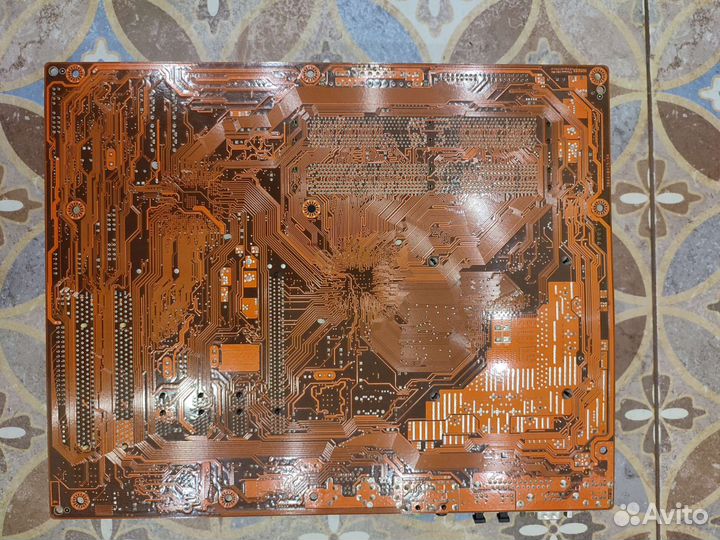 Материнская плата с процессором, памятью и кулером