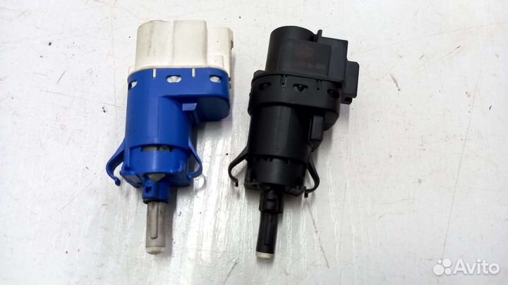 Датчик стоп сигнала Ford Transit 7