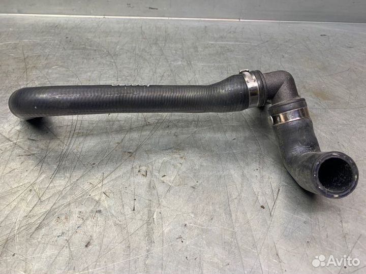 Патрубок охлаждения радиатора Volkswagen Golf III