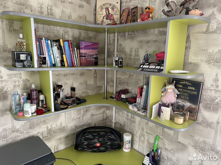 Компьютерный стол и полка