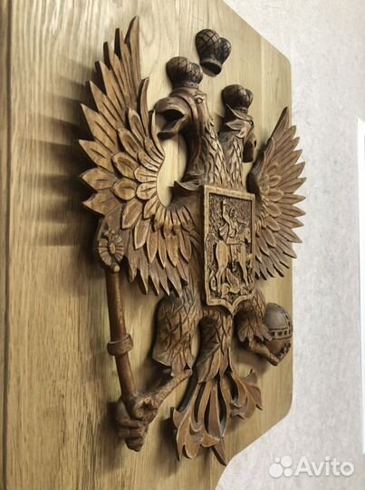 Герб России из дерева
