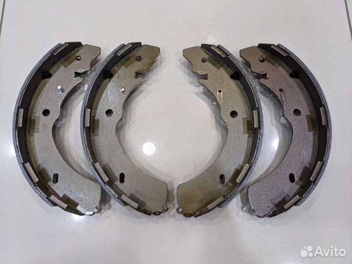 Колодки тормозные задние барабанные MMC L200 KB4T