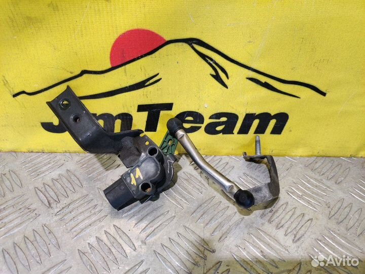 Датчик высоты дорожного просвета Volkswagen Passat