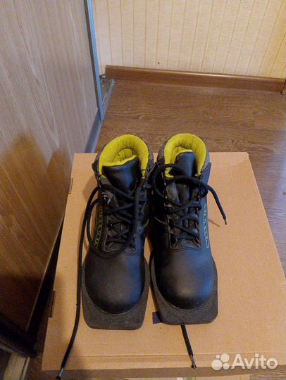 Лыжные ботинки 32 р