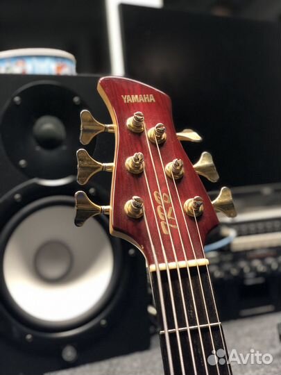 Басс гитара yamaha